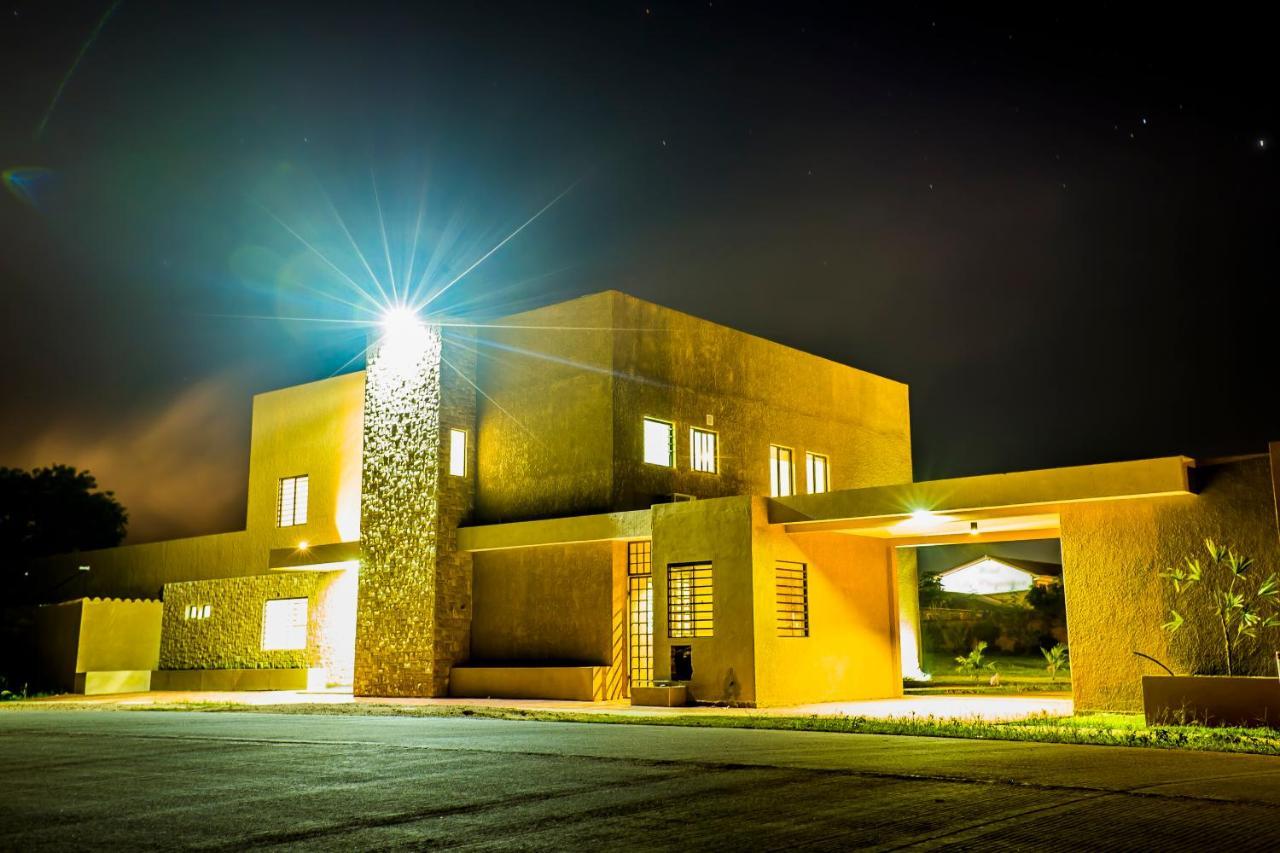 El Suto Apart Hotel Сан-Хосе-де-Чикитос Экстерьер фото
